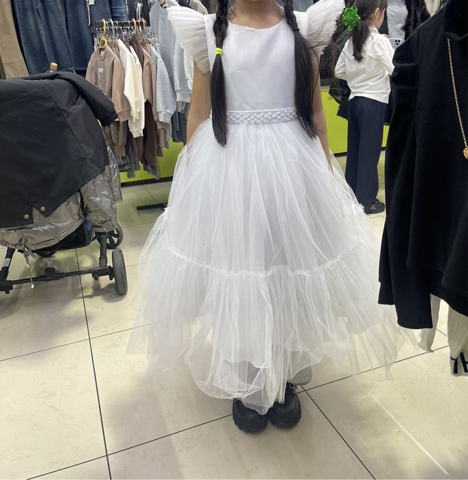 Продам платье бальное , белое,  пышное !