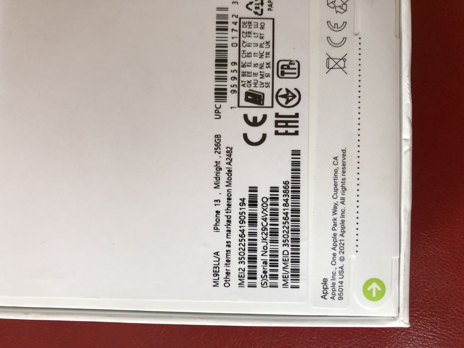 Айфон 13.  256гб