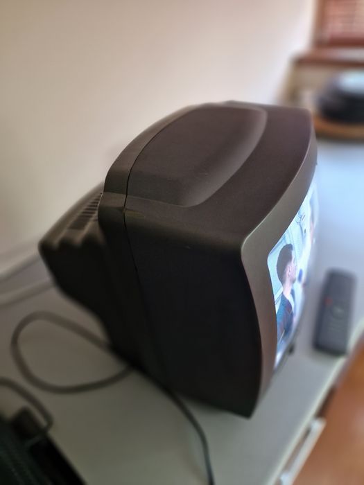 TV Finlandia, 32 cm, 38 canale,functional cu telecomanda.