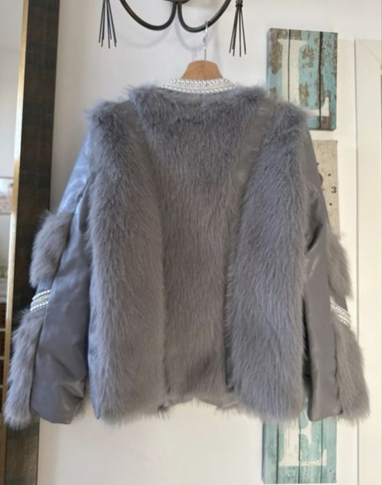 Jacheta blanita  gri noua S-M