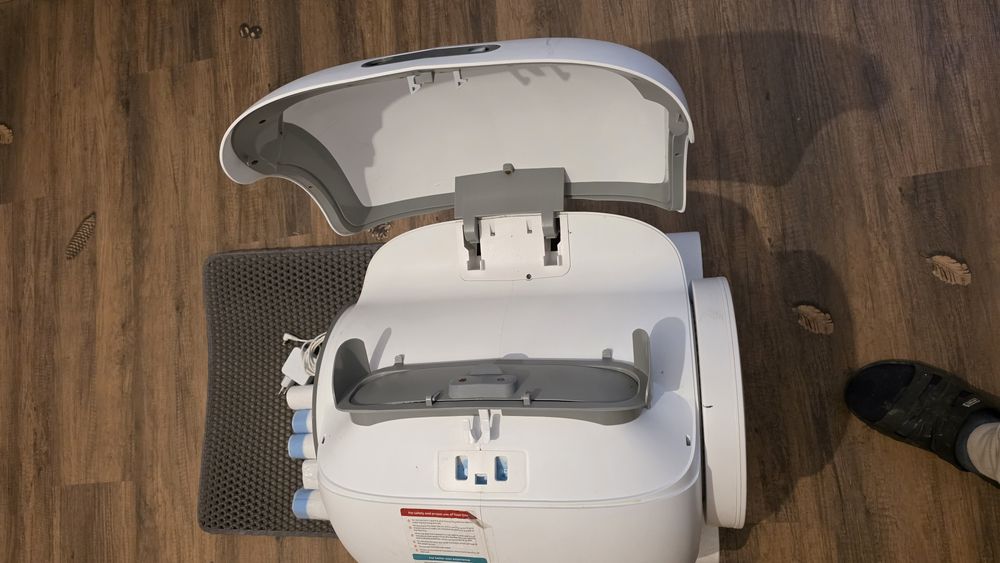 Litieră automată pentru pisici – curățare automată