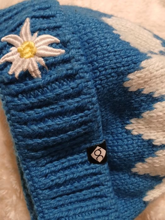 Зимна шапка с еделвайс