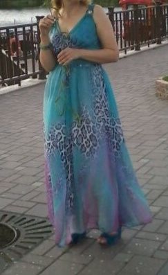 Продам платье очень красивое.