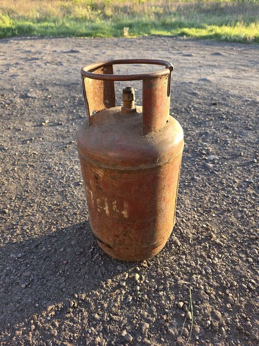 Продам газовые баллоны (3 шт)