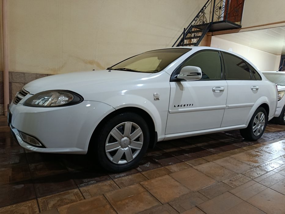 Gentra sotiladi oq 2013 yil