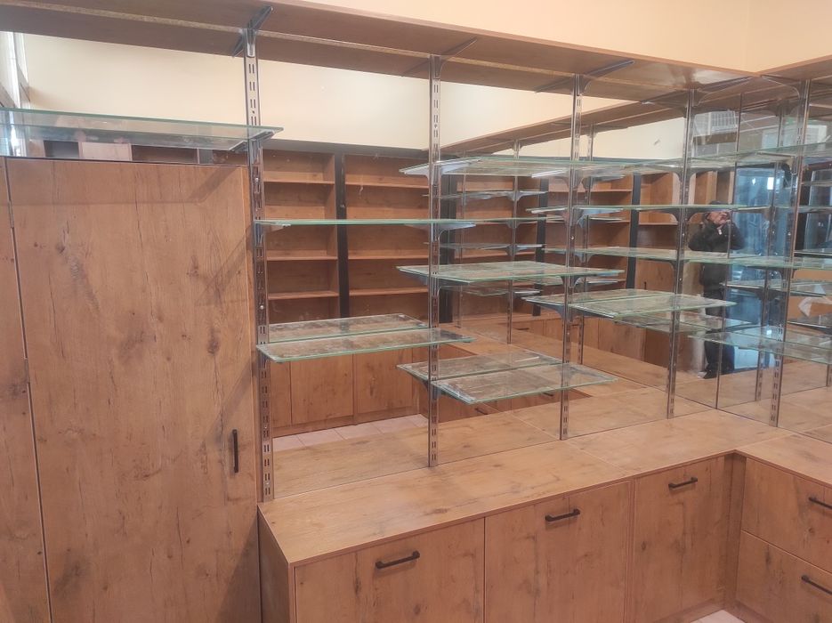 Стеллажи ветрины