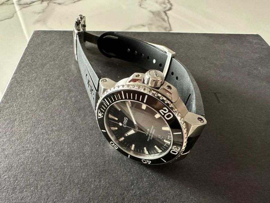 Часовник Oris Aquis