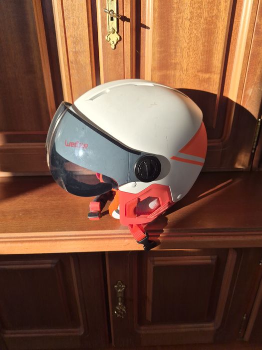 Vând schiuri-clăpari-cască