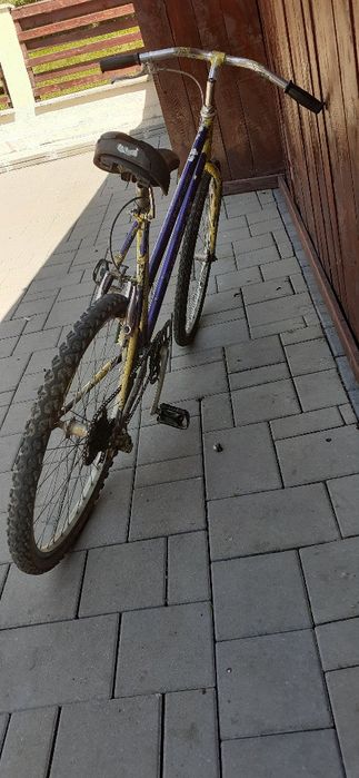 Bicicleta de vânzare.