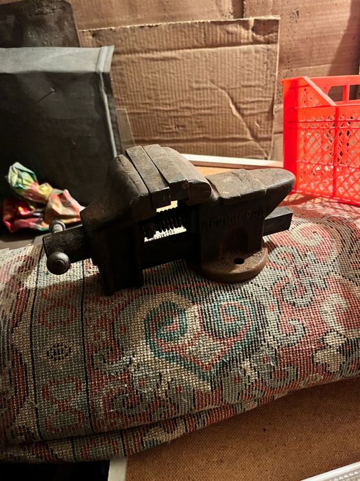 Продам тиски в отличном состоянии