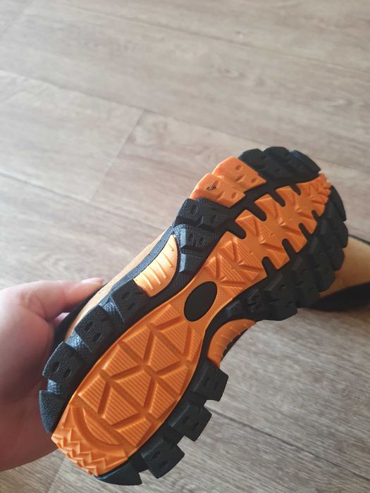 Продам демисезонные ботинки