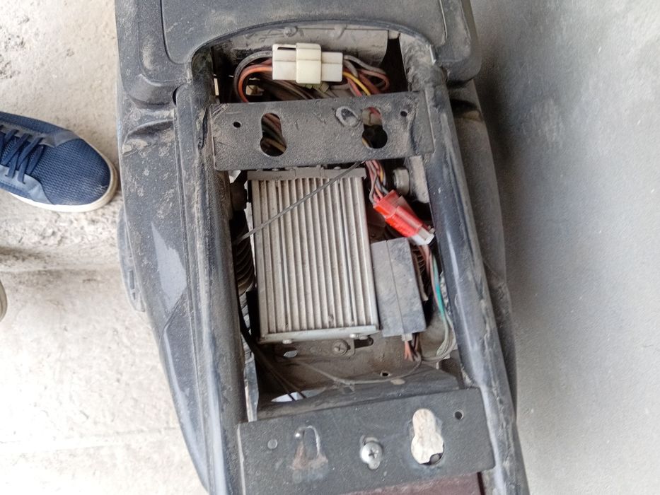 Skuter sotiladi aybi kanoti singan  akumlyatorini ugirlashgan