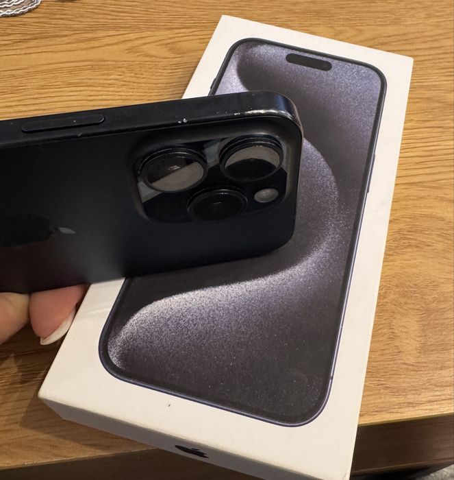 Продавам iPhone 15 Pro