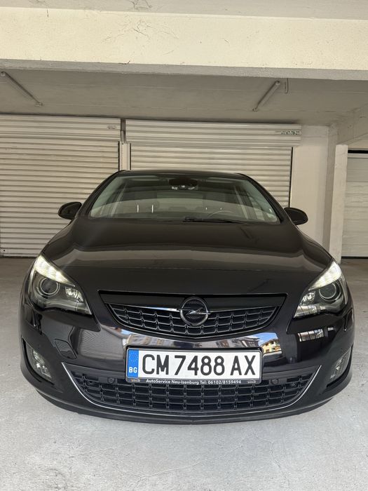 Opel Astra J 2010 година
