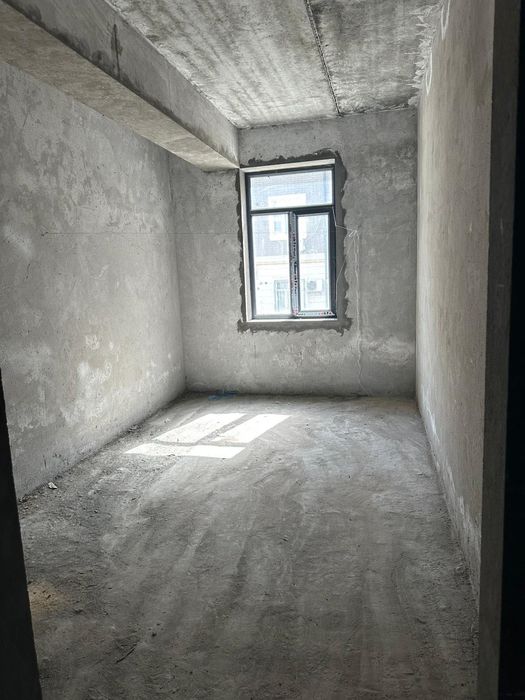 5 xonali kvartira sotiladi