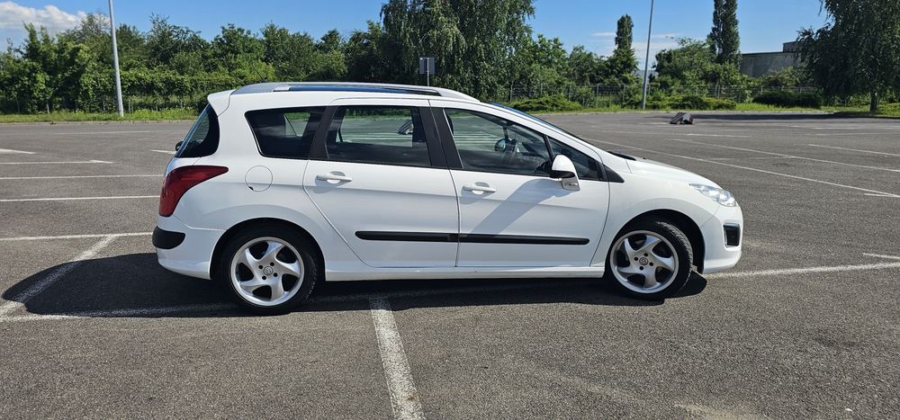 Urgent! Peugeot 308 SW /2013 / 1.6 HDi / Plafon Panoramic // Jante 17" aluminiu // Navigație 3D