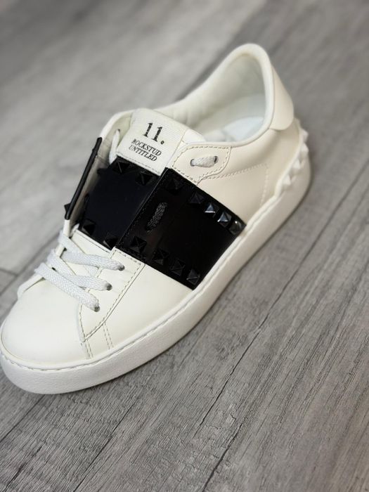 Adidasi Valentino