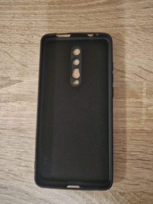 Xiaomi Mi 9T, 128 GB + кейс и 2 протектора за екран