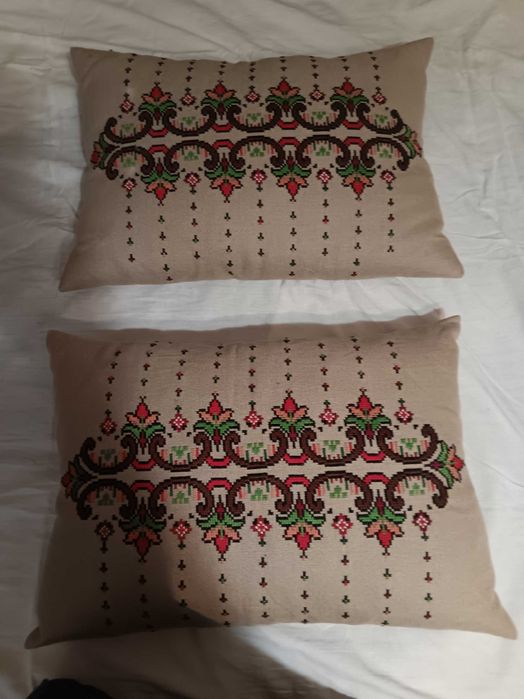 Продавам нови ръчно изработени битови възглавници на ленена основа!