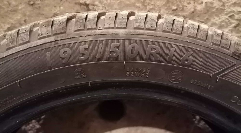 Продавам 2 броя зимни гуми 195.50.16 на 1 сезон дот 2023 Pireli