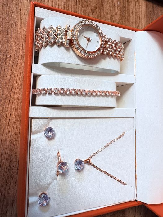 подарок для девушки украшения часы кольцо серги