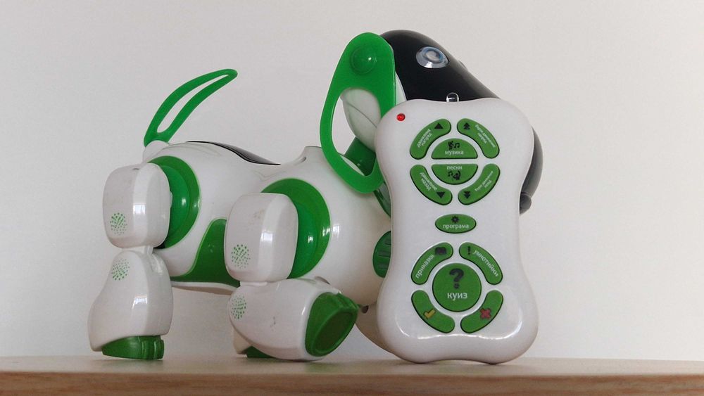 Интерактивна играчка куче с дистанционно управление  на български език