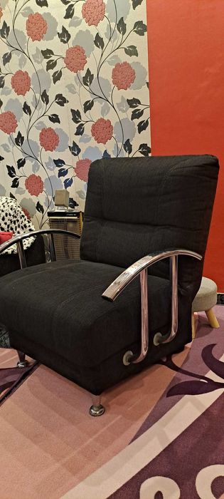 Черни фотьойли със сребърни дръжки