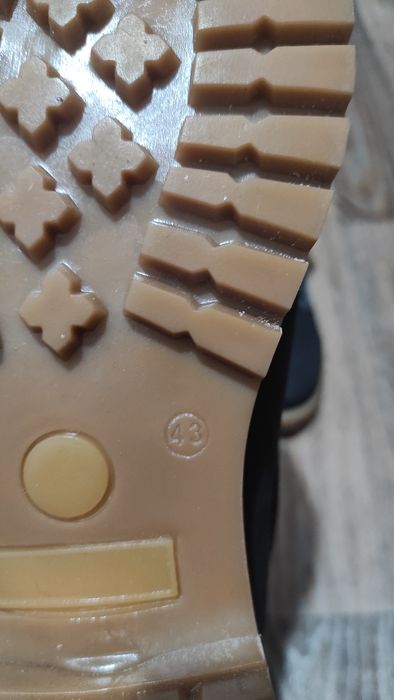 Продам ботинки осень