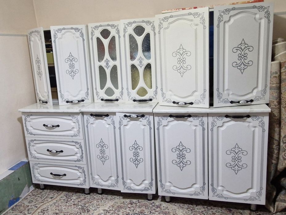 Продам Кухонный  гарнитур