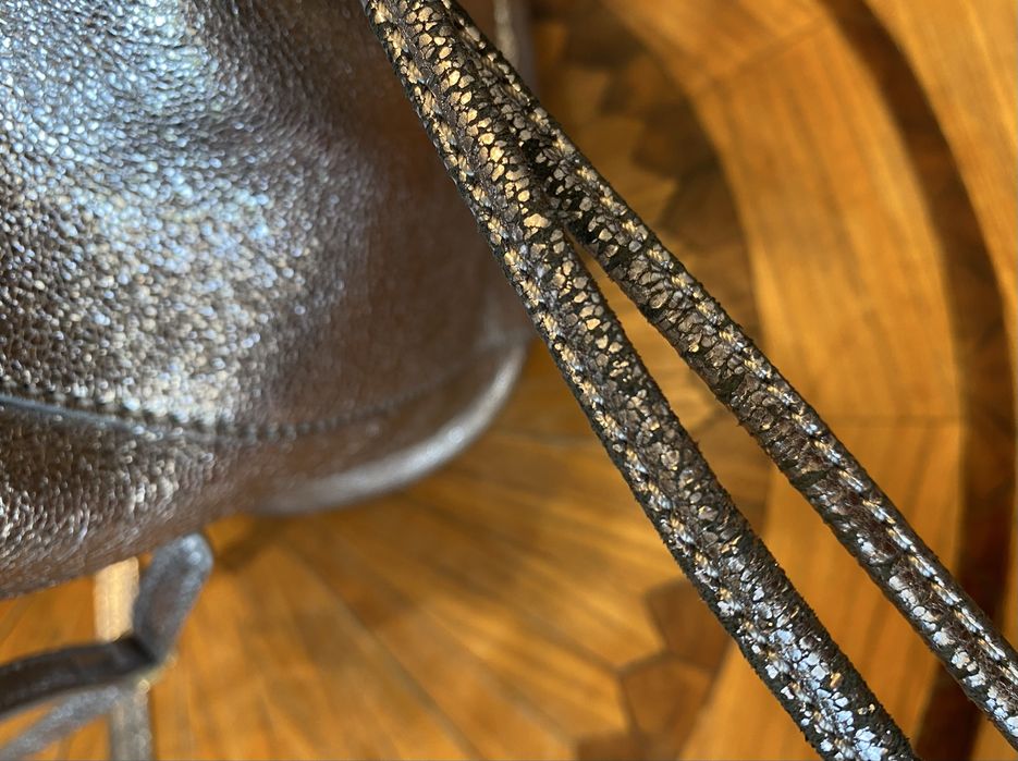 Сребриста чанта  Guess luxe