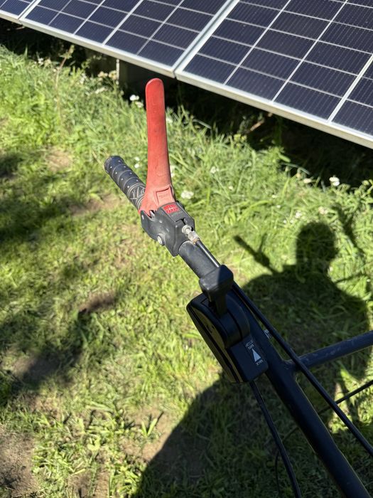 Motocultor taiat iarba pe benzina