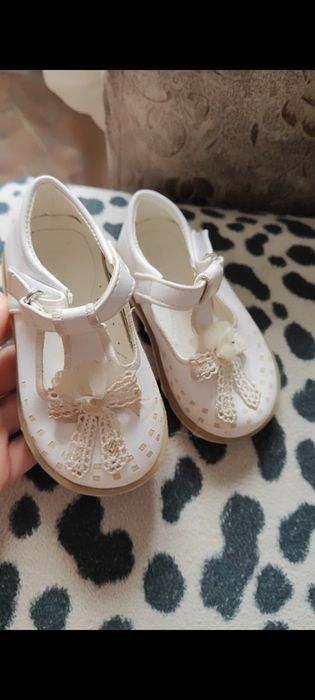 Продам детскую обувь