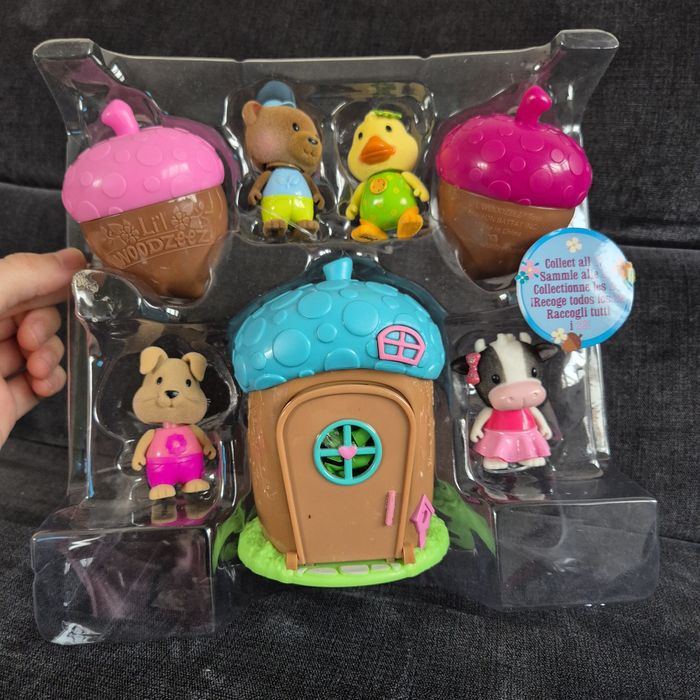 Set Jucarie copii cu figurine si casuta Li'l woodzeez