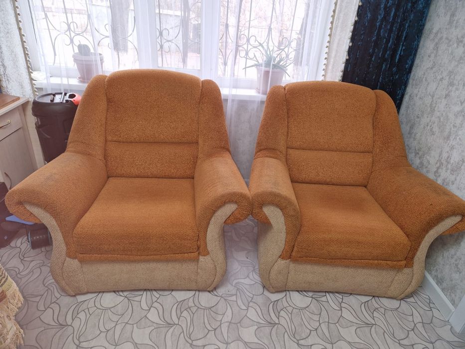 Прадаю кресло хорошым состаяние