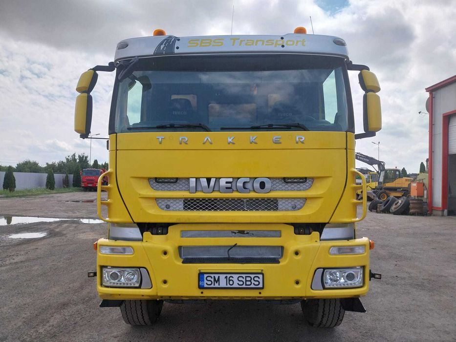 Iveco Trakker 8x4 Basculantă, An 2009, 297.000 km – Stare Foarte Bună