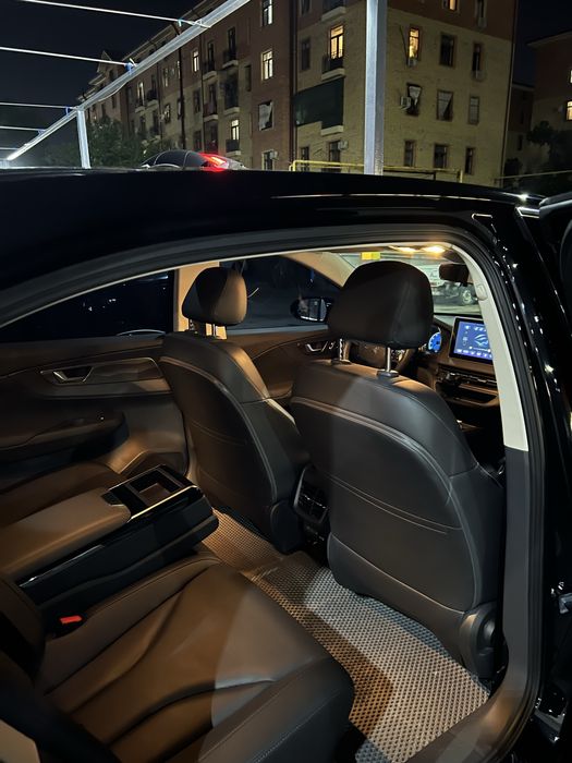 Hongqi  2024 — 6
