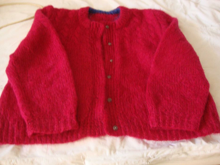 Вълнена жилетка от жива вълна, ръчно плетена