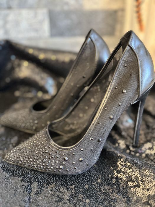 Елегантни токчета с камъни