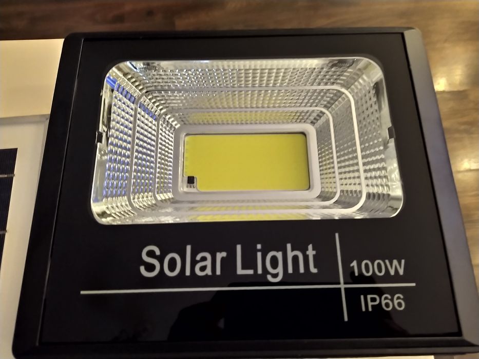 Proiector Stradal 100W Cu Led Cob, Panou Solar, Telecomanda, IP67