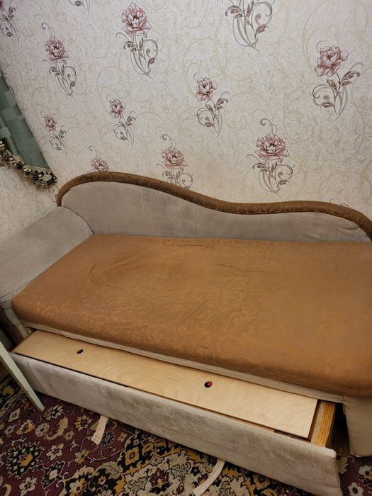 Тахта и кровать 1.5