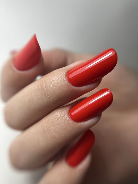 Unghii cu gel / pedichiură / semi cu apex