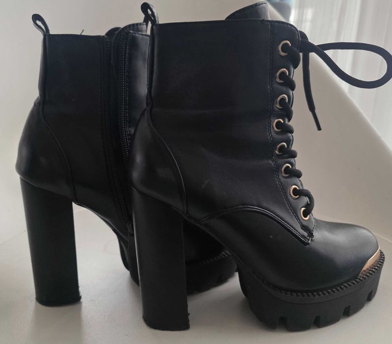 Боти от изкуствена кожа