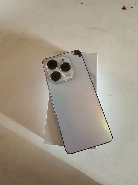 Продам телефон Tecno spark 20 pro