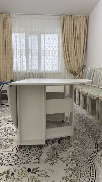 Продается стол и стулья