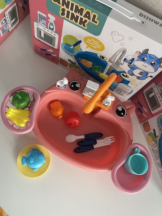 Детска мивка с течаща вода