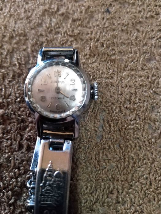 Продавам часовници