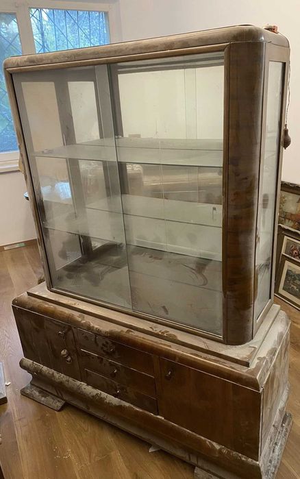 Piese Mobililer vechi Masa Mese Comoda Lemn Masiv Bufet Sertare Usi vintage Vitrina Vitrine Sticla Retro