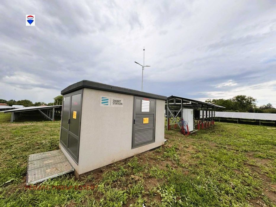 Фотоволтаична централа + ресторант с басейн и лятна градина