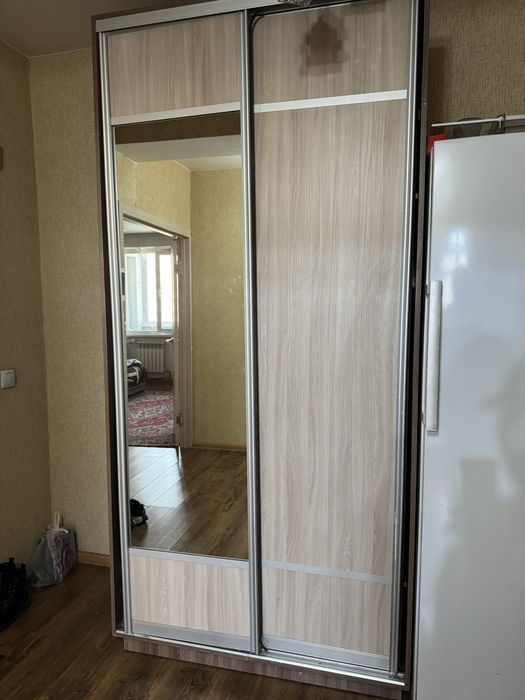 Продам прихожный шкаф.