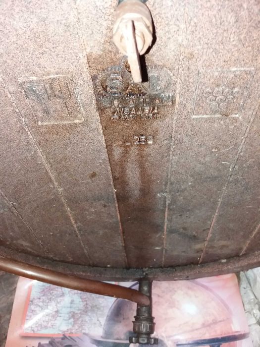 Butoi alimentar grecesc din polipropilena, inchidere etansa garnitura de cauciuc capac cu filet canea,   250 litri,   95 x 60 x 70 cm.   Raft 100 lei.